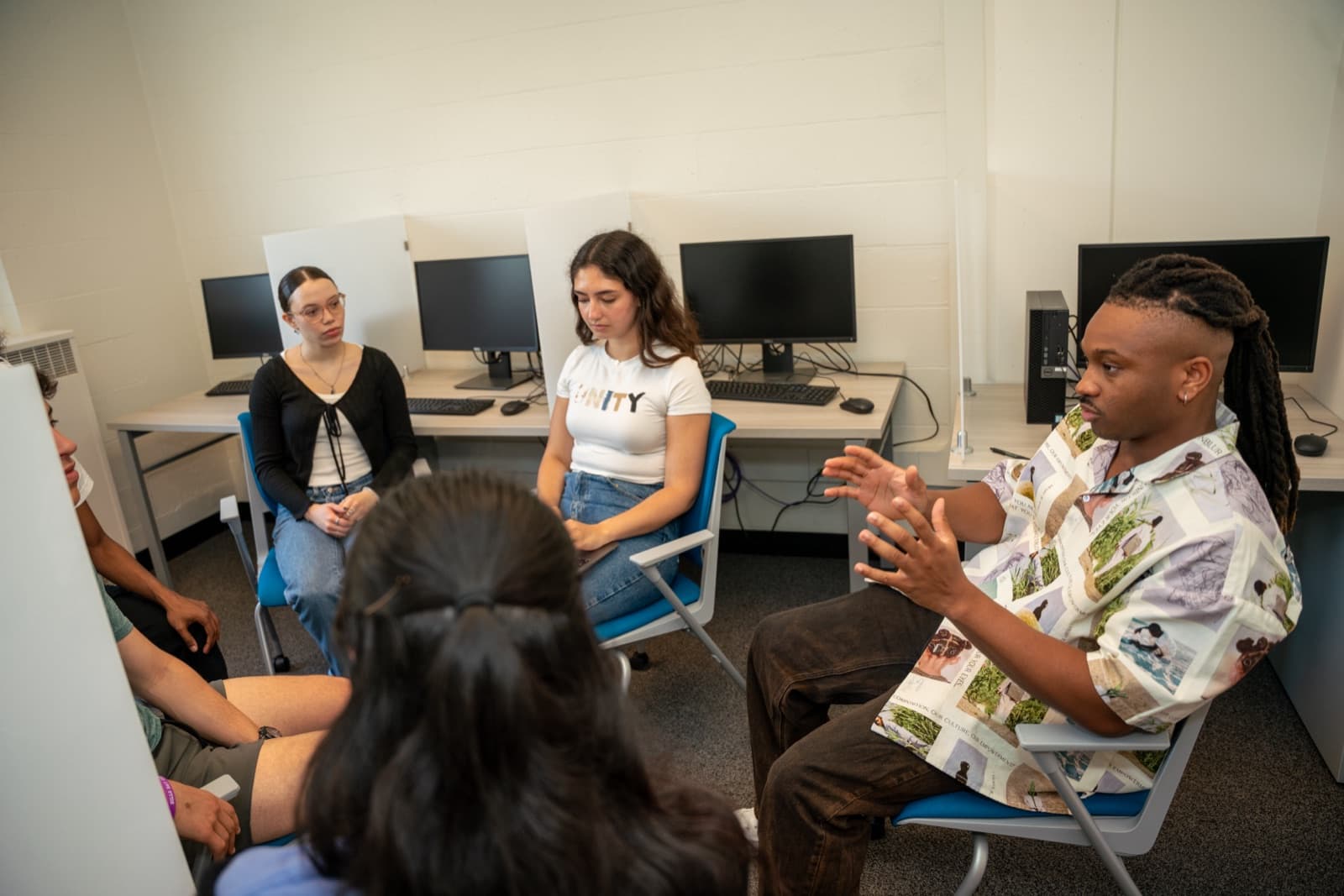 Jonathan Doriscar in a mentoring conversation with undergraduate research assistants at Northwestern.